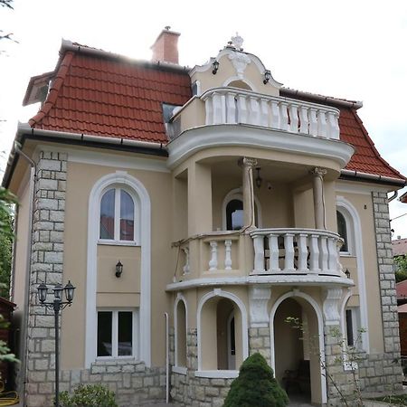 Aradi Vendeghaz Hotel Мисколк Екстериор снимка