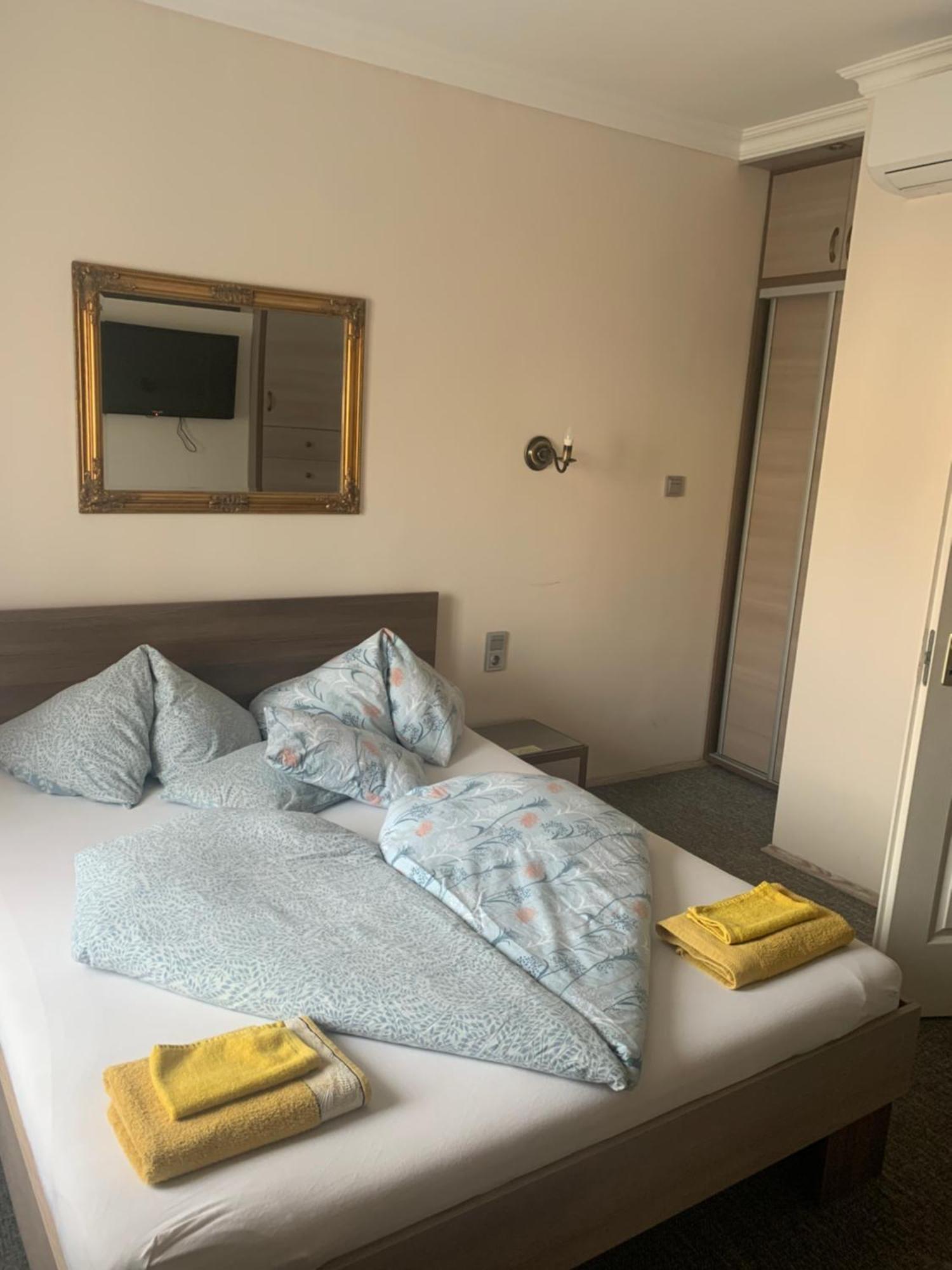 Aradi Vendeghaz Hotel Мисколк Екстериор снимка