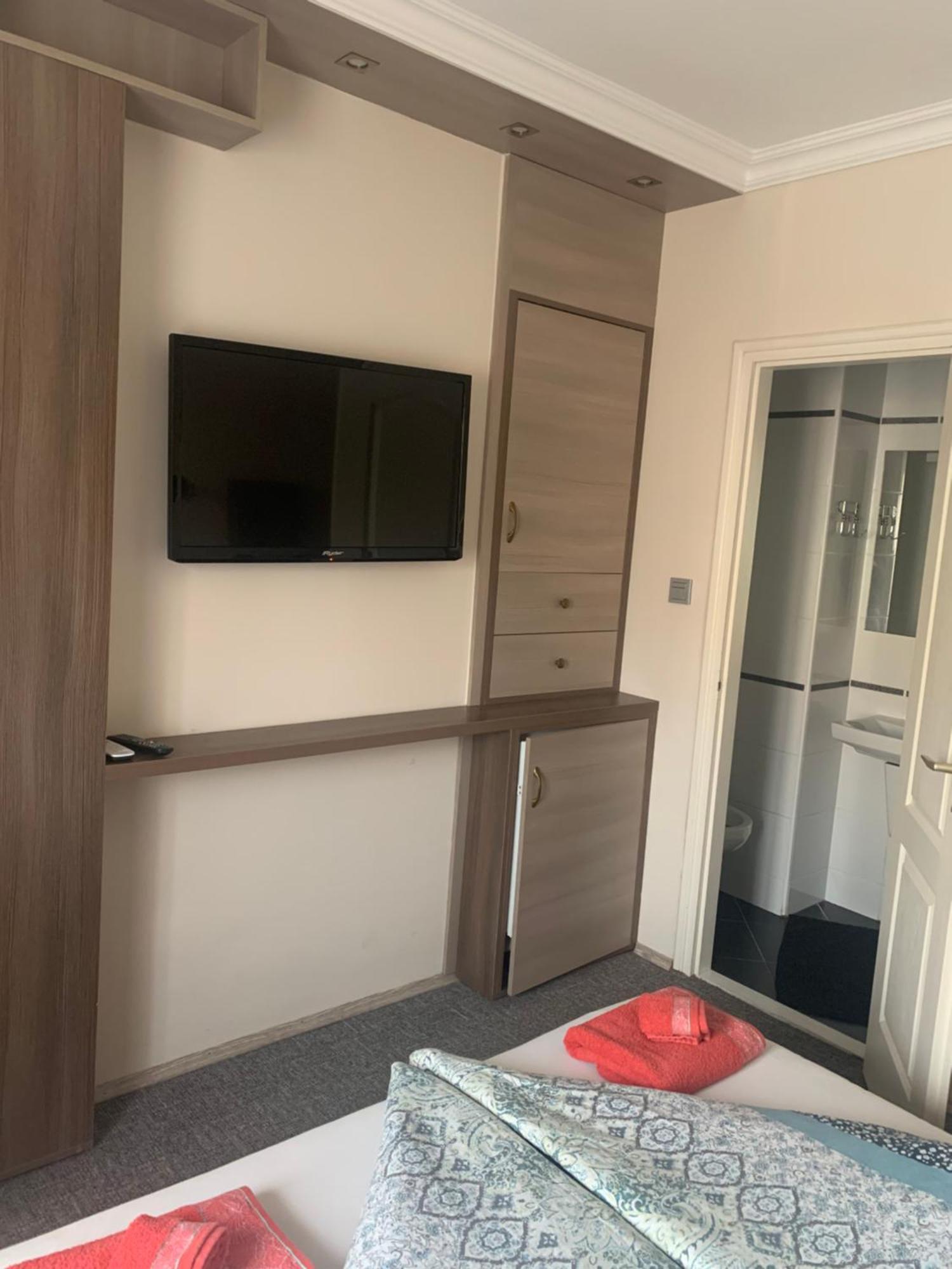 Aradi Vendeghaz Hotel Мисколк Екстериор снимка
