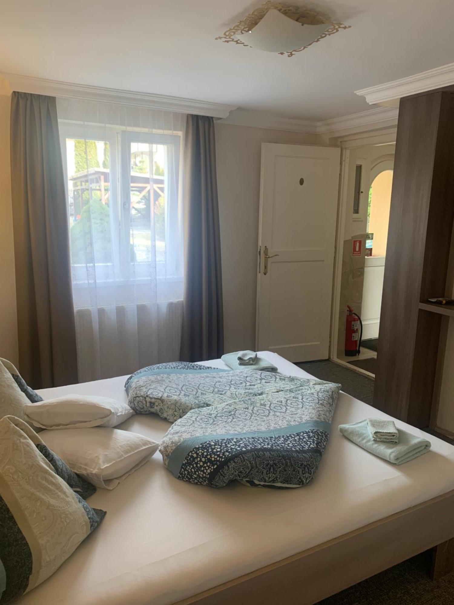 Aradi Vendeghaz Hotel Мисколк Екстериор снимка