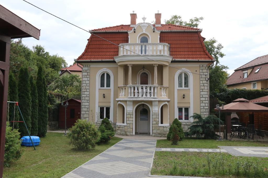 Aradi Vendeghaz Hotel Мисколк Екстериор снимка