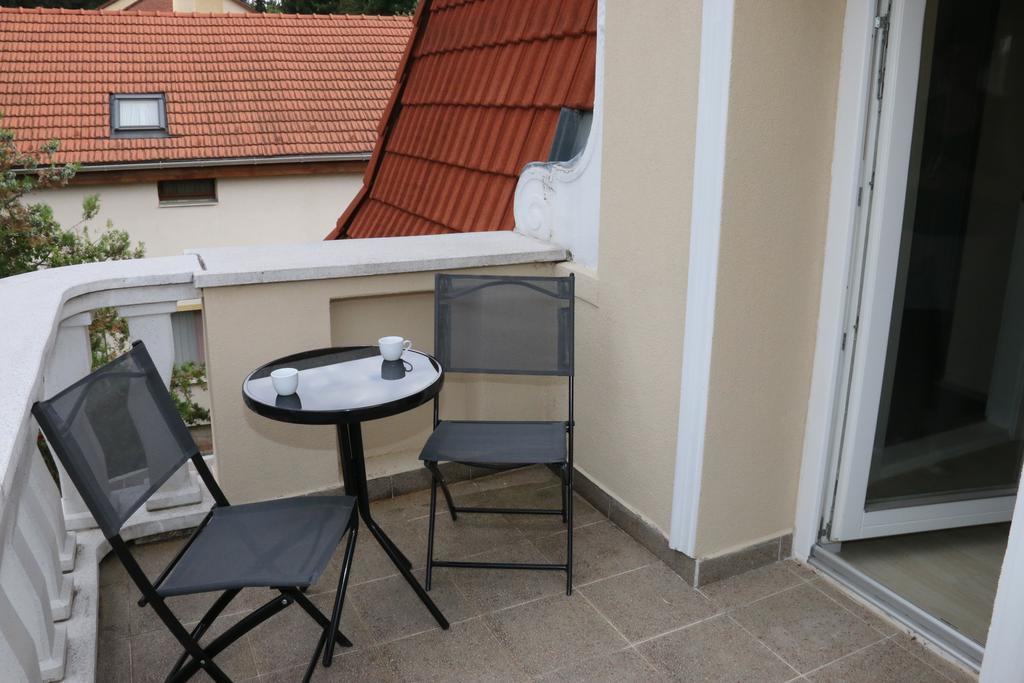 Aradi Vendeghaz Hotel Мисколк Екстериор снимка