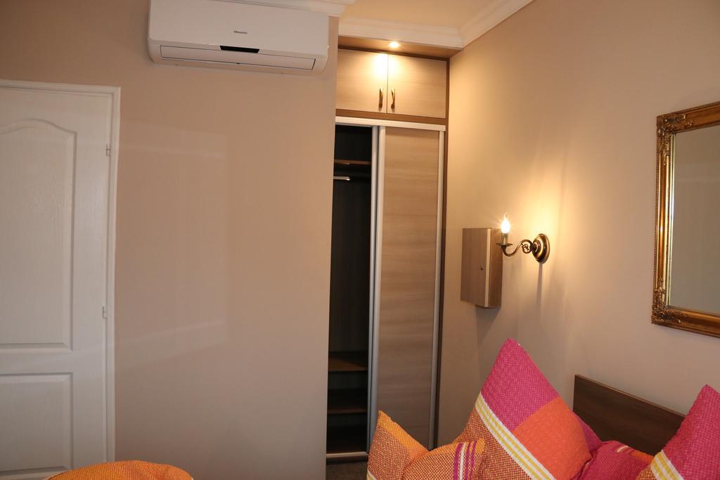 Aradi Vendeghaz Hotel Мисколк Стая снимка