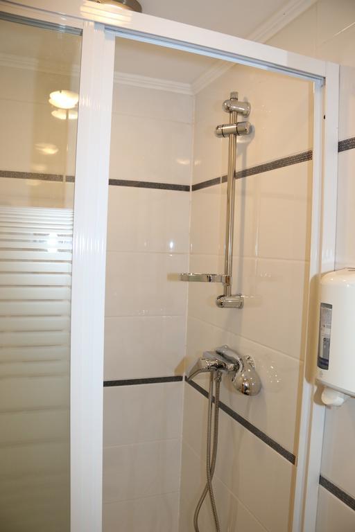 Aradi Vendeghaz Hotel Мисколк Стая снимка